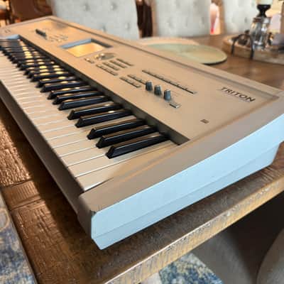 Korg Triton Classic 61-Key Workstation Synthesizer Silver image 8