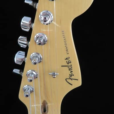 Fender American Deluxe Stratocaster with Maple Fretboard 2011 - 2015 - 3-Color Sunburst image 4