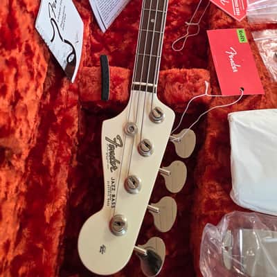 Fender American Vintage II 1966 Jazz Bass BRAND NEW 60s Olympic White Nitro Finish USA 1960's Custom Reissue 4 String CASE QUEEN NOS image 7