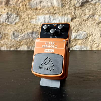 Behringer UT300 Ultra Tremolo Effects Pedal imagen 1