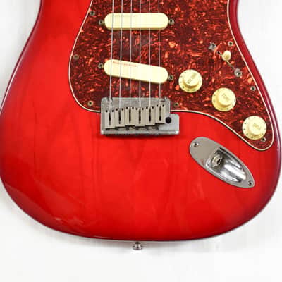 Fender Strat Plus Deluxe with Maple Fretboard - Crimson Burst image 3