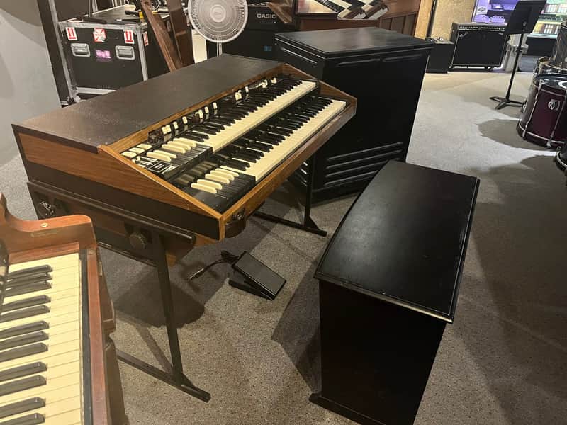 Immagine Hammond RT2 Series w/ Trek II Option ( Series 3 w/ Percussion ) Bench, Anvil case - 1