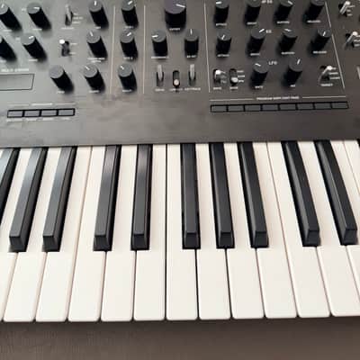 Korg Prologue 16 Polyphonic 61-Key 16-Voice Analog Synthesizer 2018 - Present - Black/Wood image 4