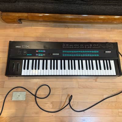Yamaha DX7 Synthesizer 1983 - 1987 - Black