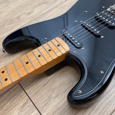 Squier Classic Vibe '70s Stratocaster HSS Left-Handed with Maple Fretboard 2019 - Present - Black image 3