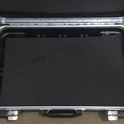 Hard shell optics case 2 by 1 feet image 2