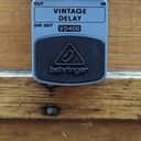 (16521) Behringer VD400 Vintage Analog Delay Pedal 2010s - Gray