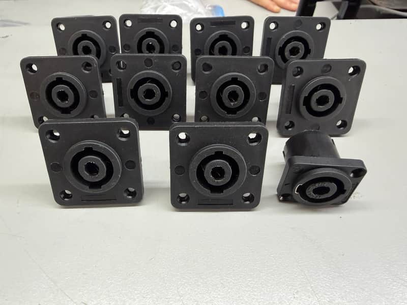 10 SpeakOn 4 Pole Mount Female Connectors image 1