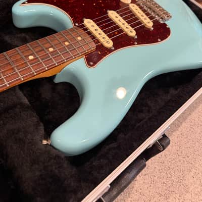 Fender FSR Classic Series '60s Stratocaster 2010s Cerulean Blue image 2