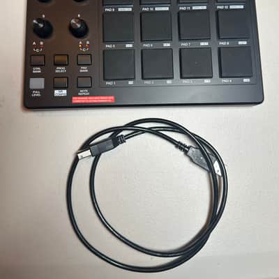 Akai MPD218 2015 - Present Black image 2