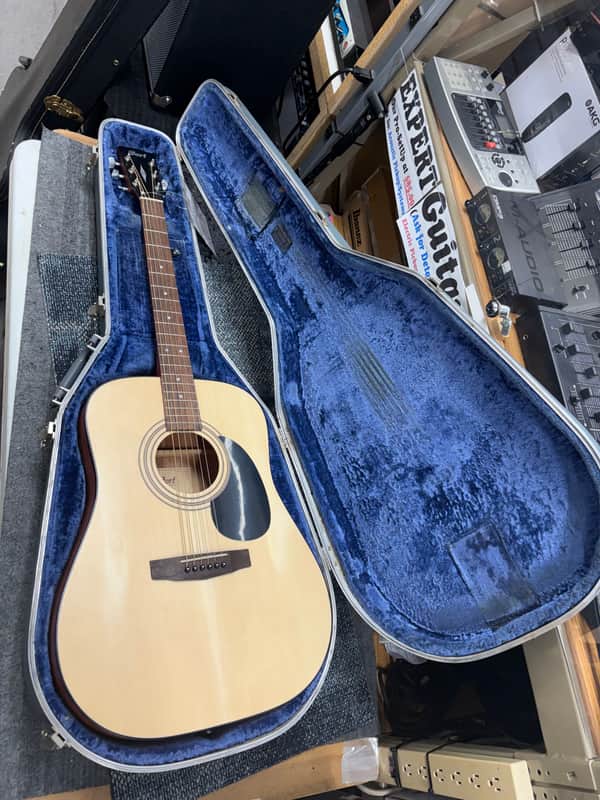 *Vintage* 1971 Martin Dreadnought Hard Plastic Acoustic Guitar Case image 1