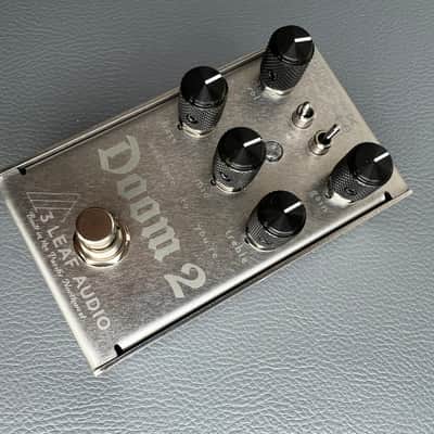 3Leaf Audio Doom 2 Gray 2024 (fluorescent mat white, monochrome) image 2