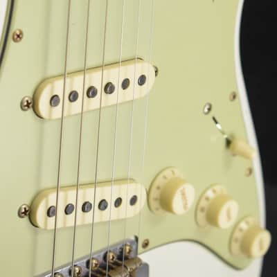Mint Fender Custom Shop Limited Edition '60 Stratocaster Journeyman Relic - Aged Olympic White image 3