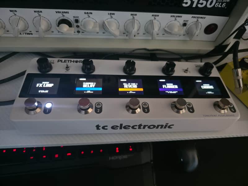 TC Electronic Plethora X5 TonePrint Multi-Effects Pedalboard 2020 - Present - White image 1