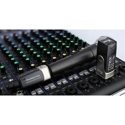 Xvive U3 Dynamic Microphone Wireless System image 2