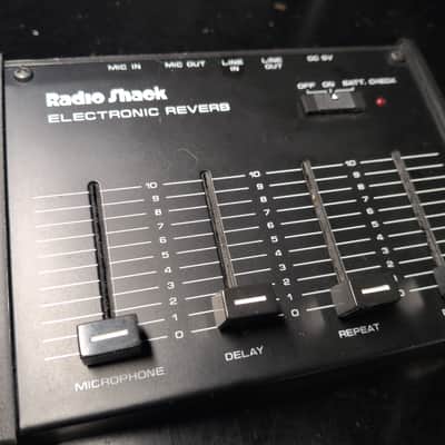 Realistic Radio Shack Analog Overdrive 32-1110 BBD Electronic Reverb - Black image 1