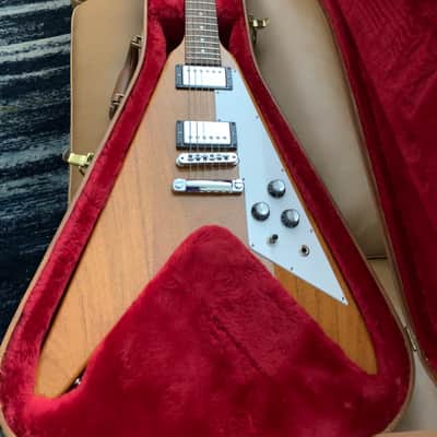 Gibson Flying V 2019 Antique Natural MINT (never played) with case and all case candy image 4