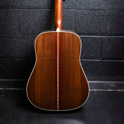 Martin D-28 - Natural image 9