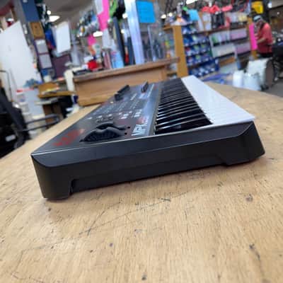 Used AKAI Professional MPK261 61-key Keyboard MIDI Controller image 6