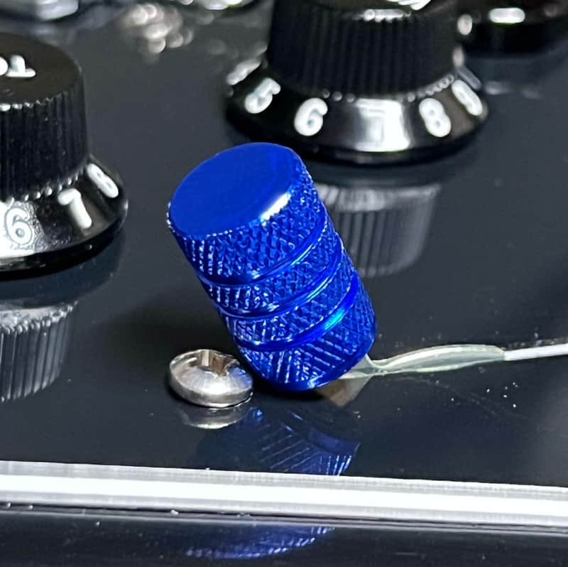 Kinnatone BLUE KNURLED Aluminum Switch Tip for 3 or 5 way Black image 1