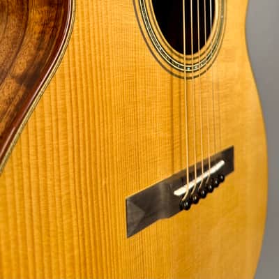 Martin Custom Shop 14-Fret 00 'Deep Body' Adirondack & Koa image 9