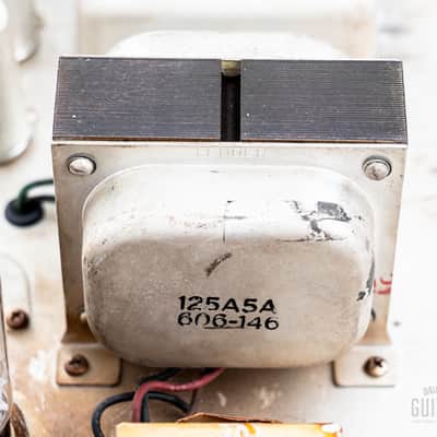 Immagine 1962 Fender Vibrasonic Brown Panel Vintage Tube Amp 1x15 JBL D130F w/ Ftsw & Victoria Cover, Rare Export Model - 18