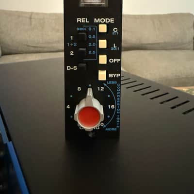 API 525 500 Series Compressor / Limiter Module 2000 - Present - Black image 2