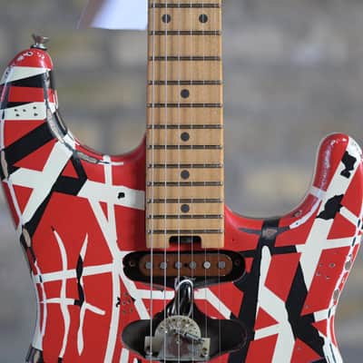 EVH Striped Series Frankenstein™ Frankie - Red with Black Stripes Relic image 5
