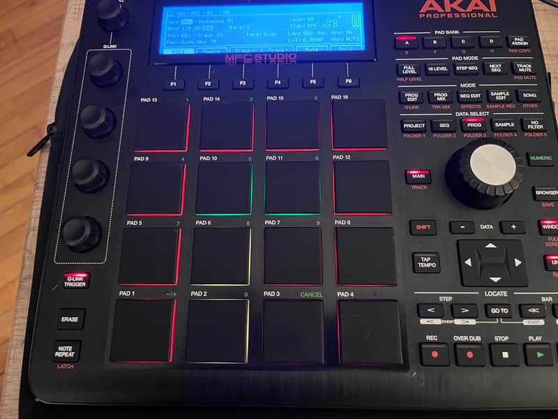 Akai MPC Studio Black Music Production Controller V1 2016 - 2020 - Black image 1