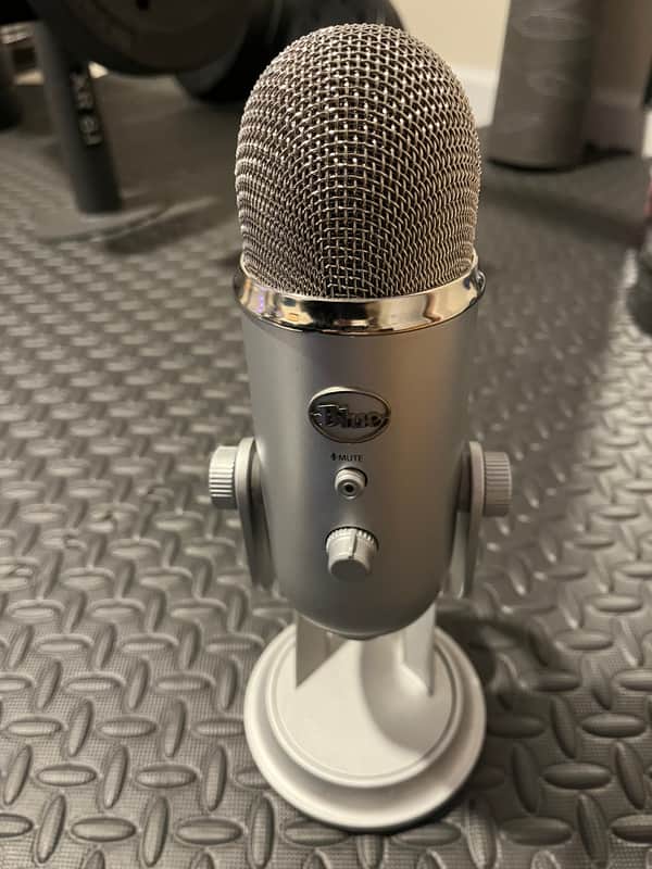 Blue Yeti Multipattern USB Microphone 2010s - Silver image 1