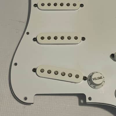 1993 MIM Fender Mexico Stratocaster White Loaded SSS Pickguard 11 Screw 3 Ply image 7
