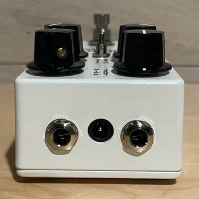 Diamond Boost / EQ (4-Knob) 2025 - Present - White image 4