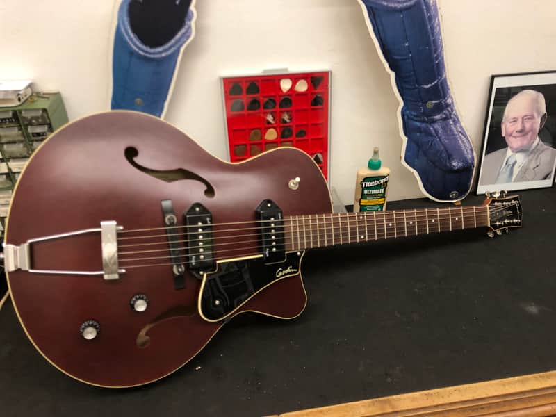 Godin 5th Avenue CW Kingpin II P90 2010's - Burgundy image 1