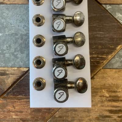 Real Life Relics Fender® Aged American Deluxe Locking Tuners With Vintage Buttons (Fender® 0990818500    [F1]