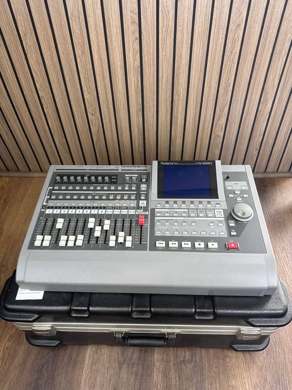 Roland VS-1680 24-Bit Digital Studio Workstation 1998 - 2000 - Gray image 1