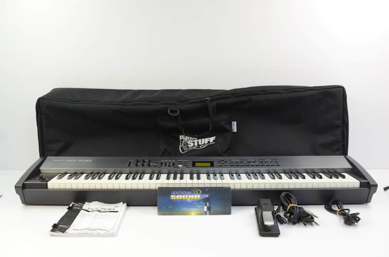 Roland RD-700 88-Key Digital Piano  w/ Gig Bag RD700 image 1