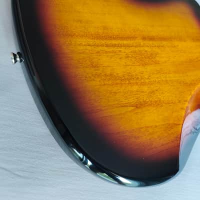 Squier Classic Vibe '60s Jazzmaster 3-Tone Sunburst with Gig-bag image 8