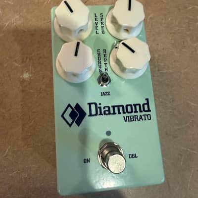 Diamond Vibrato V2 Limited Edition - Reverb Exclusive 2024 - Surf Green image 2