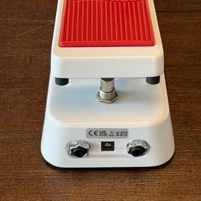 Dunlop CBJ95SW Special Edition Cry Baby Junior Wah 2022 - White / Red image 4