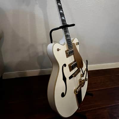 Gretsch G5422TG Electromatic Double Cutaway Hollow Body with Bigsby, Gold Hardware - Snow Crest White image 4