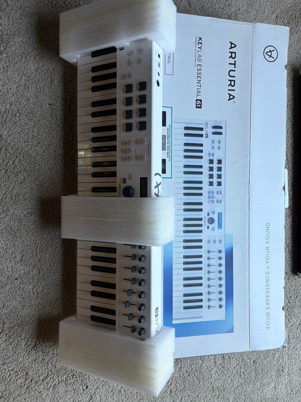 Arturia KeyLab 61 MkII MIDI Controller 2018 - Present - White image 1