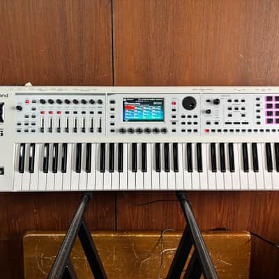 Roland FANTOM-06 Synthesizer Keyboard Limited Edition White w/ gig bag