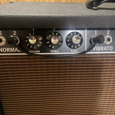 Fender '65 Deluxe Reverb Reissue 22-Watt 1x12" Guitar Combo 1994 - Present - Black image 4