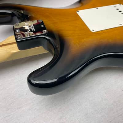 Fender Buddy Guy Stratocaster Guitar with Case 1999 - 2-Color Sunburst / Maple fingerboard image 22