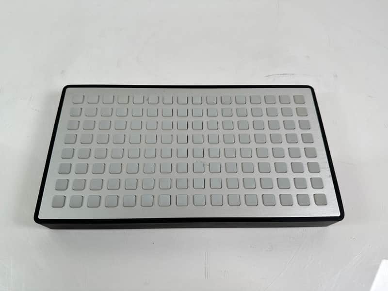 Monome 128 Grid | Reverb Canada