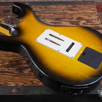 Line 6 Variax 500 2000s - 2 Tone Sunburst image 8