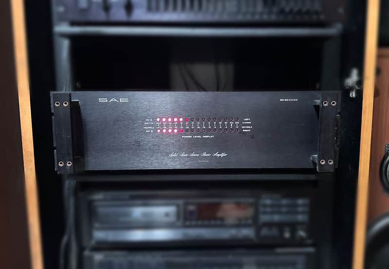 SAE 2200 Amplifier. LED Power Meters.  Works Great
