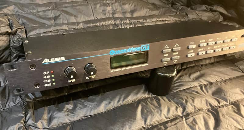 Alesis QuadraVerb GT 20k Bandwidth Simultaneous Guitar Effects