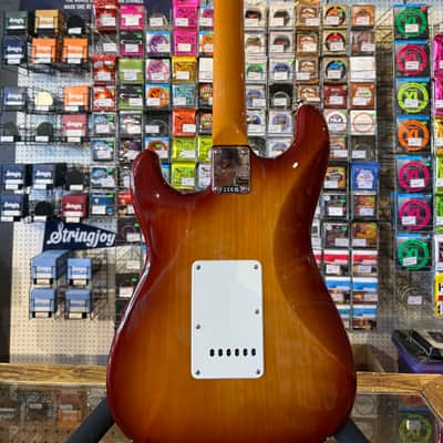 Squier Limited Edition Classic Vibe '60s HSS Stratocaster - Sienna Sunburst image 5