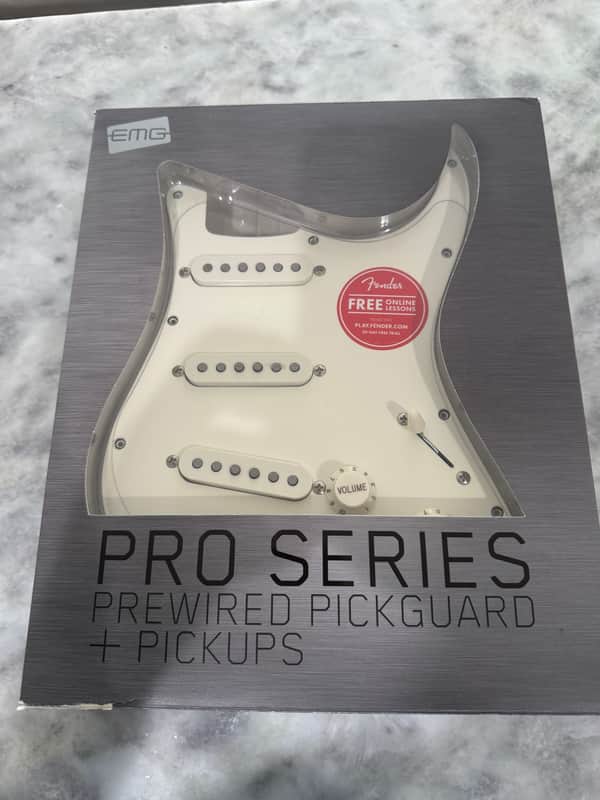 Squier Classic Vibe '60s Stratocaster Loaded Pick Guard image 1